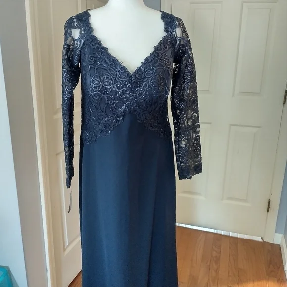 Tadashi Shoji  "Allyson" Navy  Embroidery Bodice Evening Gown 14 New With Tags - Picture 4 of 15